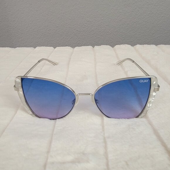 QUAY // ltd ed mother of pearl detail butterfly frame blue violet fade lens - Picture 6 of 16